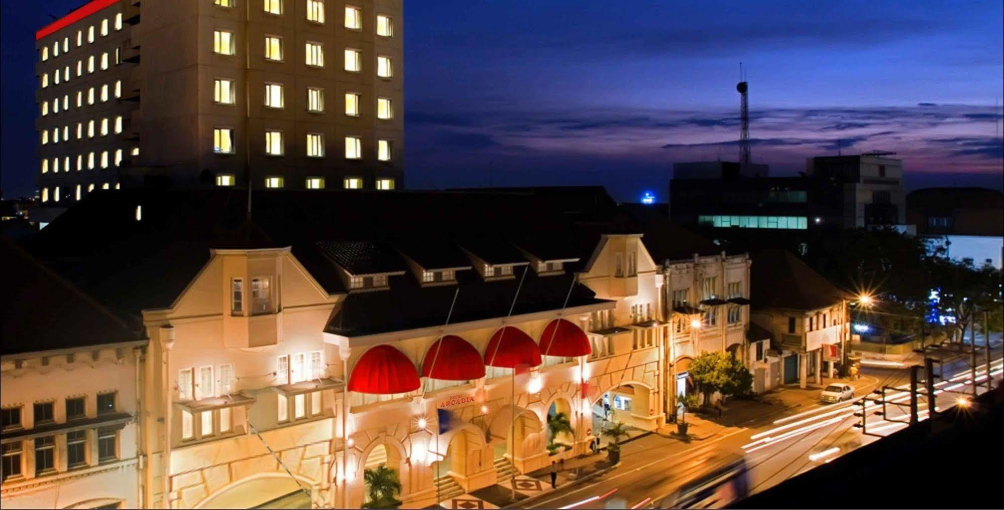 Arcadia Surabaya Hotel Exteriér fotografie